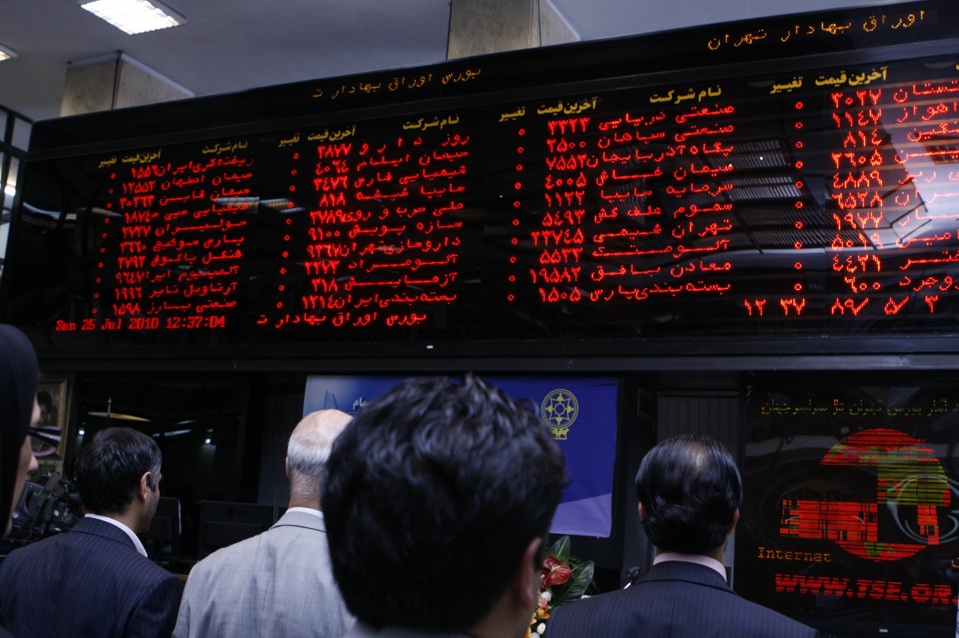 تقویت 732 واحدی شاخص کل در کانال 410 هزار واحدی